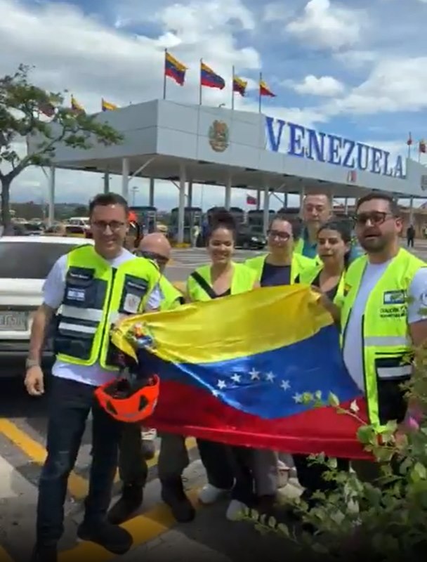 ZAKA Tel Aviv volunteers with the Israeli and Venezuelan flags on arrival in Venezuela