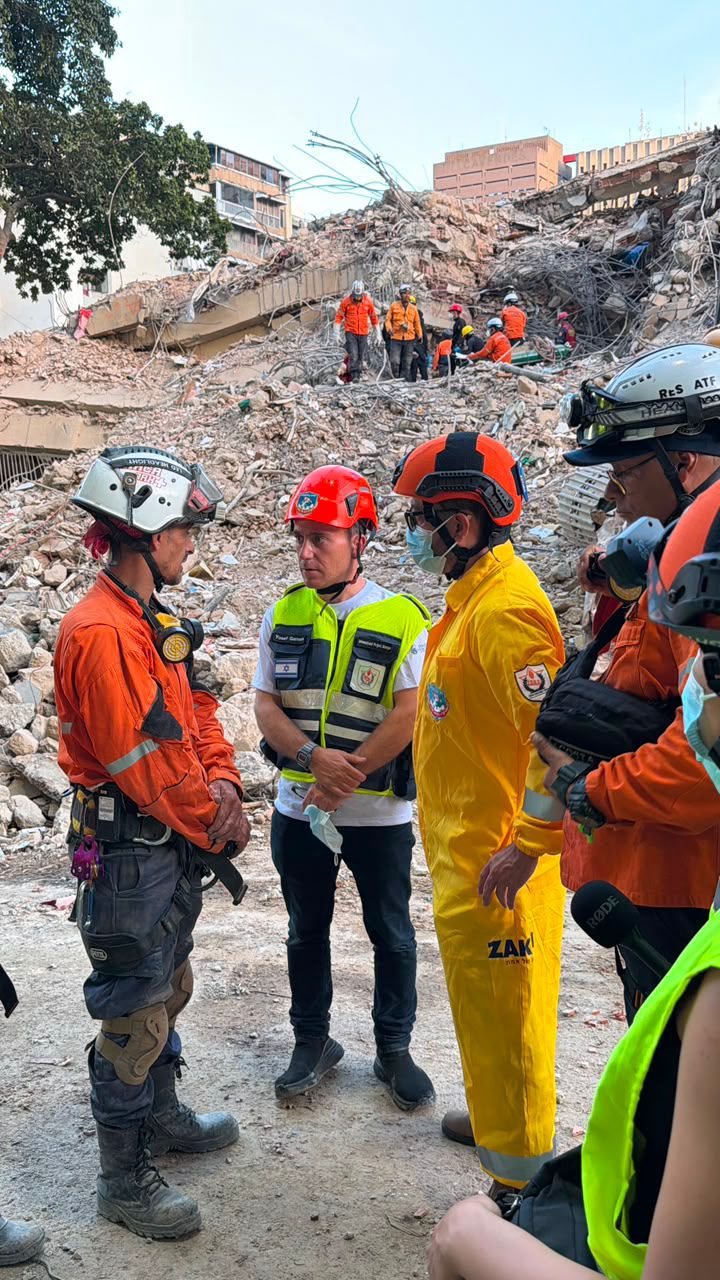 ZAKA Tel Aviv volunteers with local rescue teams in Venezuela